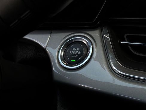 Used 2025 Chevrolet Trax LT FWD image 26