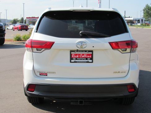 Used 2017 Toyota Highlander XLE w/ Carpet Mat Package AWD/4WD image 7