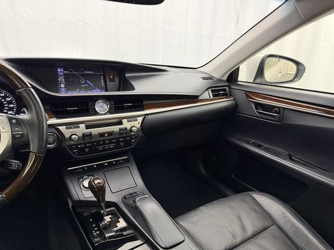 Used 2013 Lexus ES 350 w/ Luxury Pkg FWD image 16