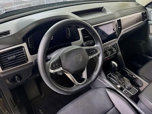 Used 2023 Volkswagen Atlas SE w/ Black Wheel Package image 11
