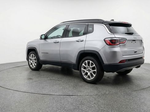 Used 2025 Jeep Compass Limited image 6