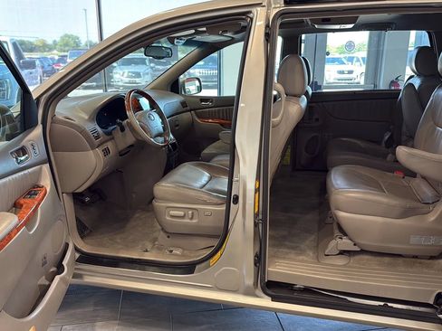 Used 2006 Toyota Sienna XLE Limited w/ XLE Limited Pkg 2 AWD/4WD image 14