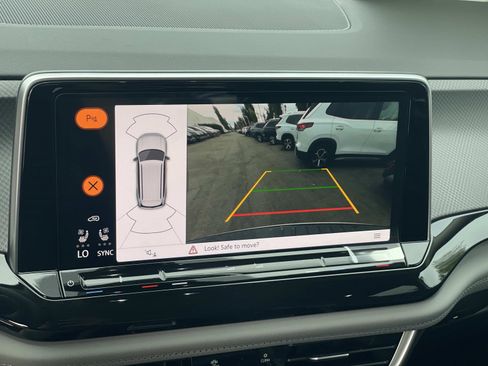 New 2026 Volkswagen Atlas Peak Edition image 11