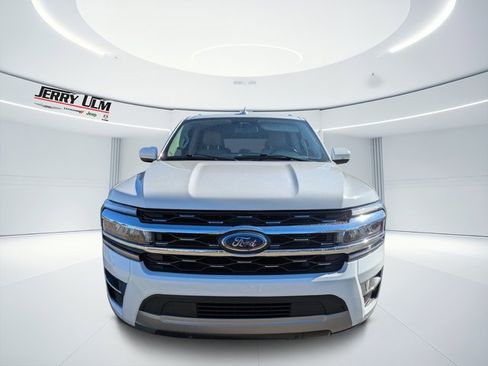 Used 2024 Ford Expedition Limited image 7