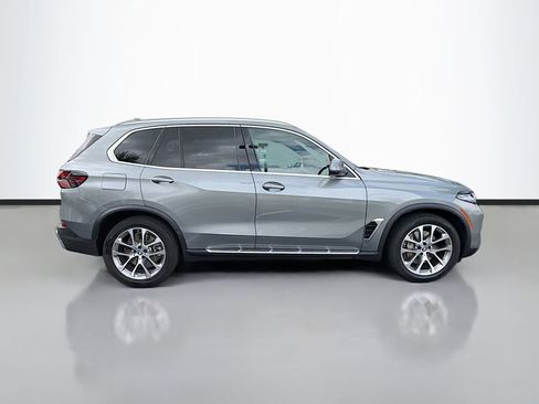 Certified 2025 BMW X5 xDrive50e image 3