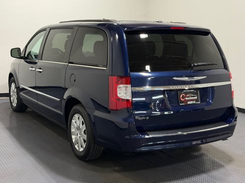 Used 2015 Chrysler Town & Country Touring w/ Driver Convenience Group FWD image 7