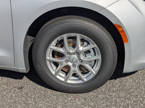 New 2026 Chrysler Voyager LX FWD image 10