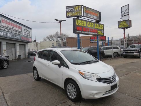 Used 2015 Nissan Versa Note SV image 2