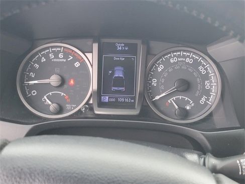 Used 2020 Toyota Tacoma TRD Off-Road image 26