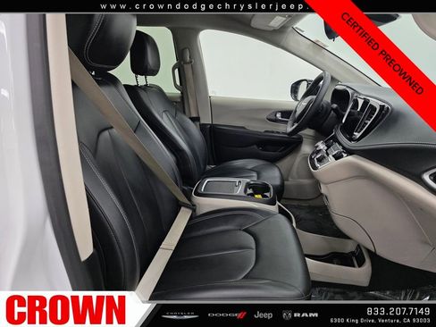 Certified 2024 Chrysler Pacifica Select image 12