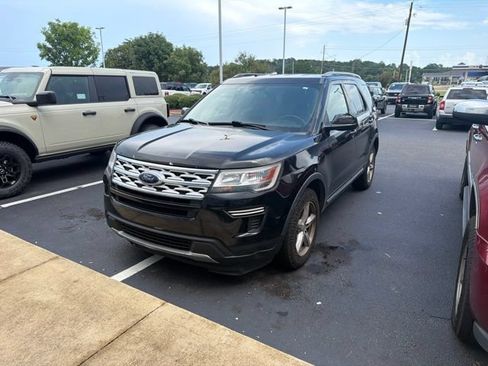 Used 2019 Ford Explorer XLT FWD image 1