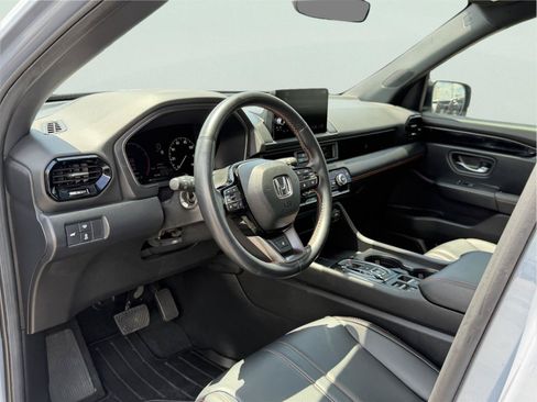 Used 2025 Honda Pilot TrailSport image 15