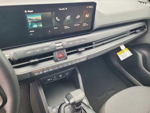 Used 2025 Kia K4 LXS image 18