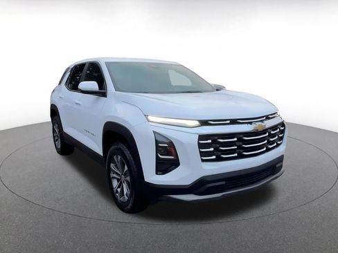 Used 2025 Chevrolet Equinox LT image 3