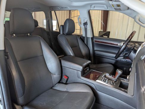 Used 2019 Lexus GX 460 Luxury AWD/4WD image 6