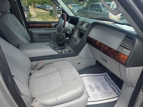 Used 2004 Lincoln Navigator Luxury AWD/4WD image 17