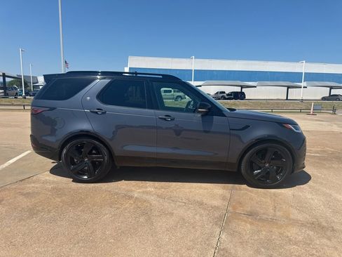 Used 2024 Land Rover Discovery Dynamic SE AWD/4WD image 3