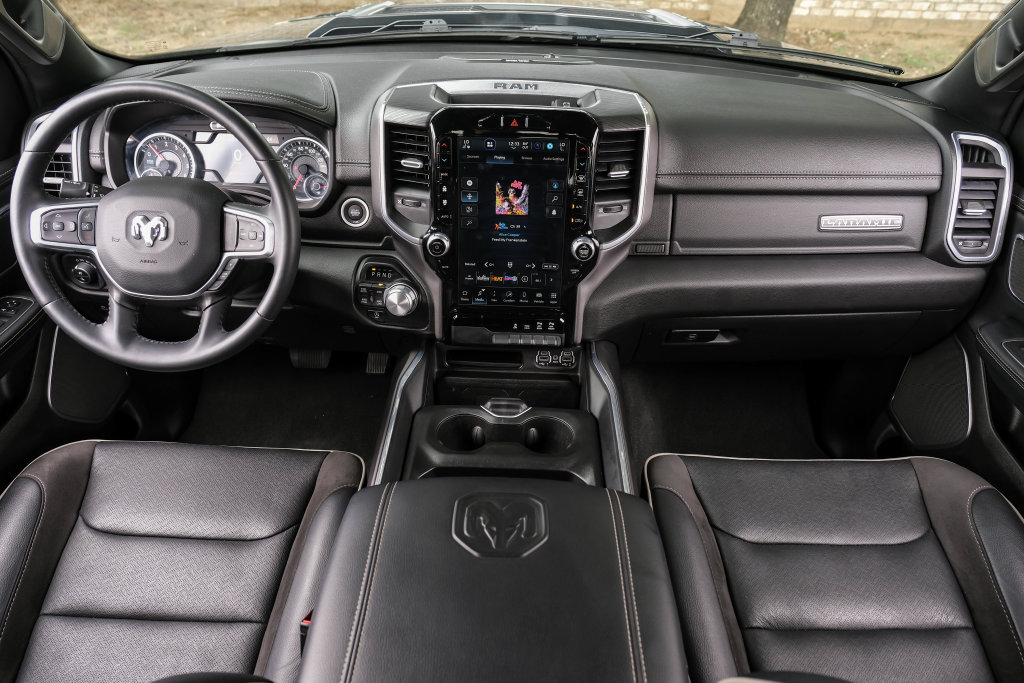 Used 2023 RAM 1500 Laramie AWD/4WD image 5