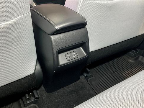Used 2024 Toyota Corolla SE FWD image 11