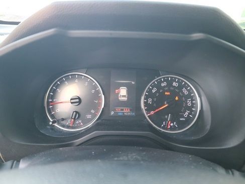 Used 2022 Toyota RAV4 LE image 24