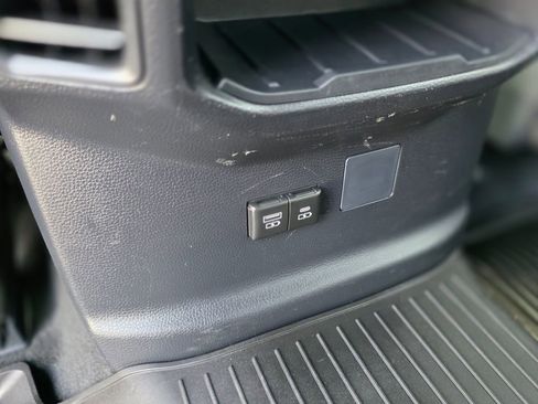 Used 2025 Toyota Tundra Limited AWD/4WD image 18