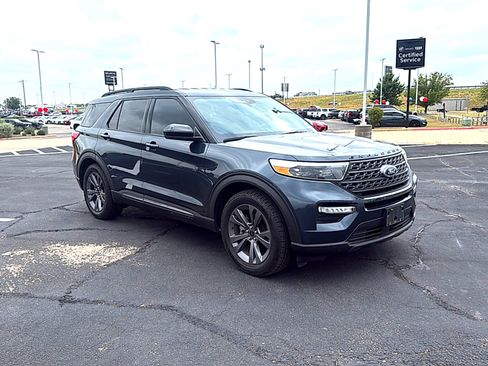 Used 2023 Ford Explorer XLT w/ Equipment Group 202A RWD image 4