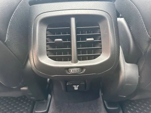 Used 2018 Jeep Cherokee Latitude Plus w/ Comfort/Convenience Group AWD/4WD image 25