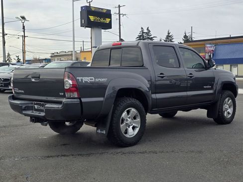 Used 2014 Toyota Tacoma w/ TRD Sport Package image 6