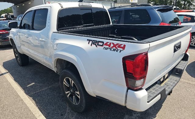 Used 2019 Toyota Tacoma TRD Sport AWD/4WD image 3