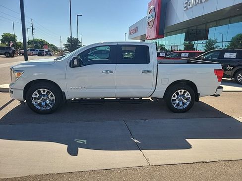 Used 2024 Nissan Titan SV w/ SV Convenience Package RWD image 4