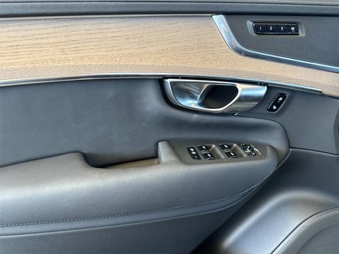 Certified 2025 Volvo XC90 B6 Plus image 10