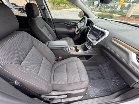 Used 2022 GMC Acadia SLE FWD image 13