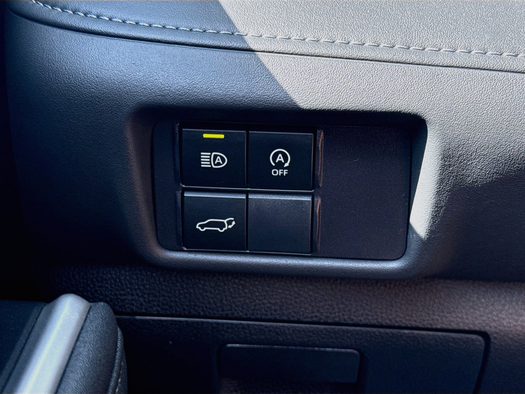 Used 2023 Toyota Highlander XLE AWD/4WD image 17