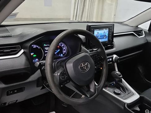 Used 2021 Toyota RAV4 LE AWD/4WD image 7