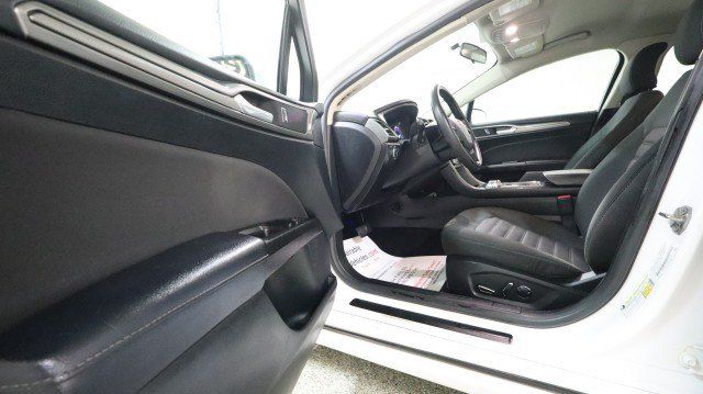 Used 2017 Ford Fusion SE FWD image 9