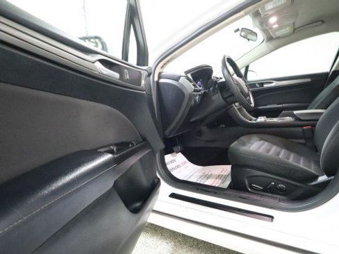 Used 2017 Ford Fusion SE FWD image 9