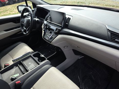 Used 2025 Honda Odyssey Elite image 18