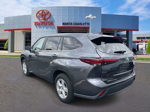 Used 2024 Toyota Highlander LE image 8