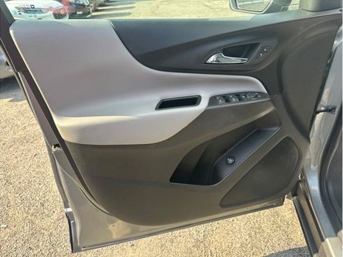 Used 2023 Chevrolet Equinox LT FWD image 11