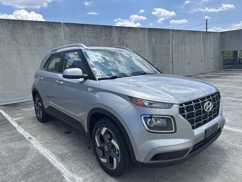 Used 2025 Hyundai Venue SEL FWD image 15