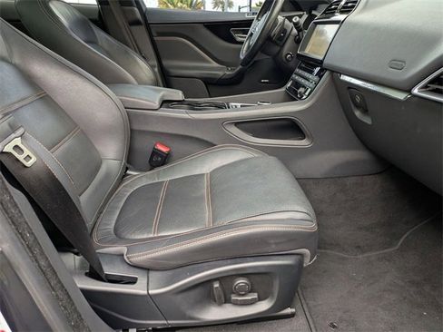 Used 2017 Jaguar F-PACE Prestige image 30