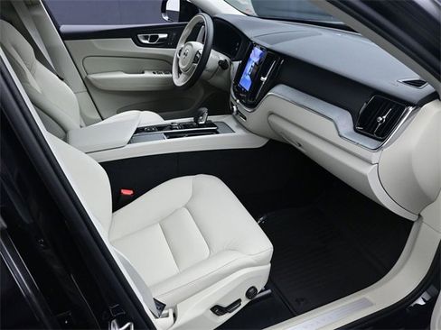 Used 2025 Volvo XC60 B5 Plus w/ Protection Package Premier image 28