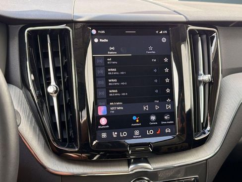 Used 2025 Volvo XC60 B5 Plus image 23