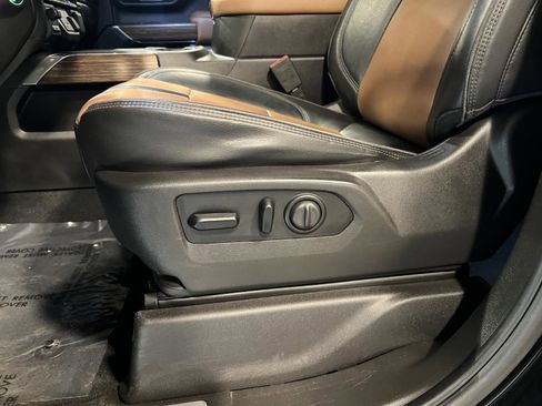 Used 2021 Chevrolet Silverado 3500 High Country image 24