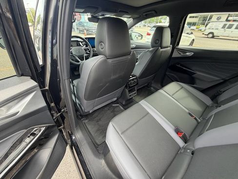 Used 2023 Volkswagen ID.4 Pro S AWD/4WD image 11