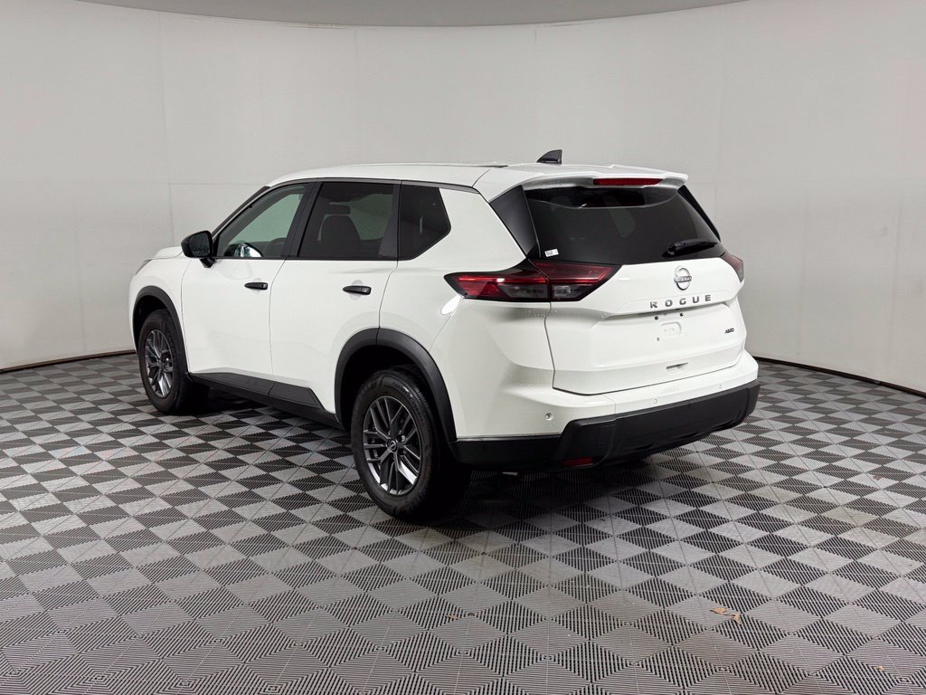 Used 2025 Nissan Rogue S AWD/4WD image 7