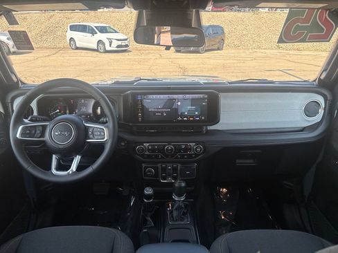 Used 2025 Jeep Wrangler Unlimited Sahara w/ Safety Group AWD/4WD image 23