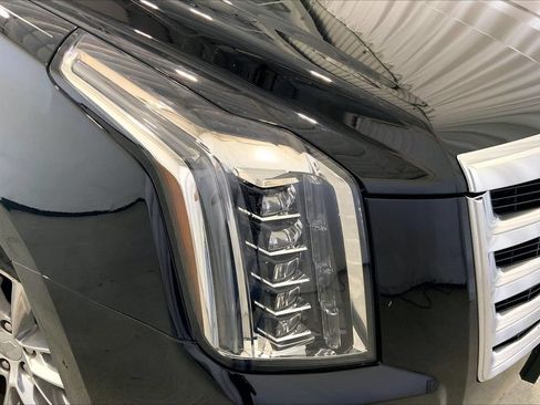 Used 2019 Cadillac Escalade Premium Luxury RWD image 12