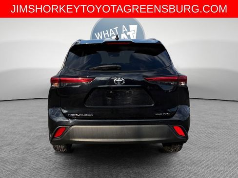Used 2023 Toyota Highlander XLE AWD/4WD image 5