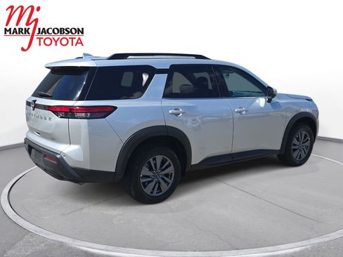 Used 2025 Nissan Pathfinder SV AWD/4WD image 5